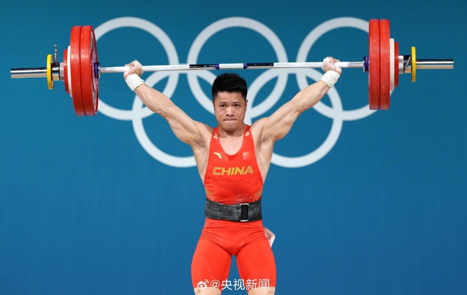 举重选手夺金势不可挡，实力惊人