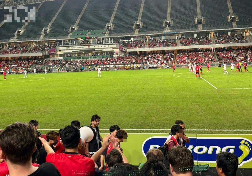 激情足球对决实况直播,现场气氛热烈 激情足球对决实况直播,现场气氛热烈