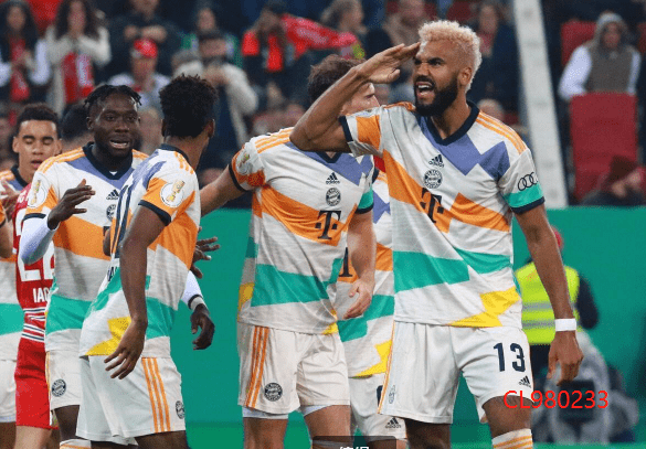 沙尔克胜霍芬海姆,实现三连胜 沙尔克胜霍芬海姆,实现三连胜