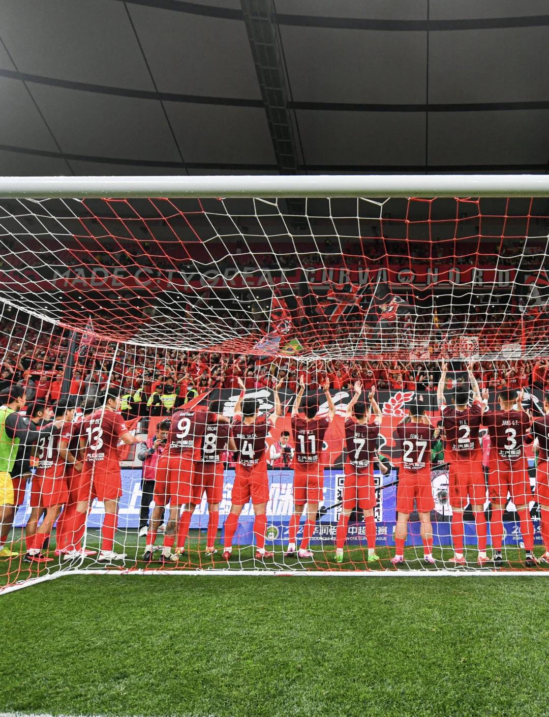 举重赛场一触即发运动员力挽狂澜斩获胜利的简单介绍