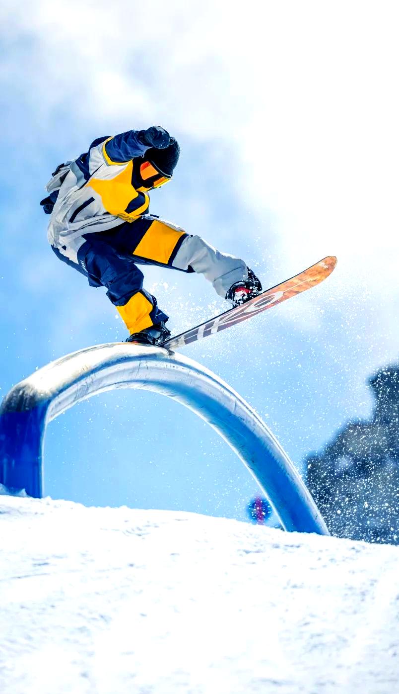 滑雪精英赛尽显高超技艺,风姿绰约 滑雪精英赛尽显高超技艺,风姿绰约