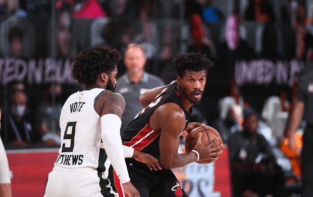 开云平台-雄鹿主场告胜狼王，继续领先