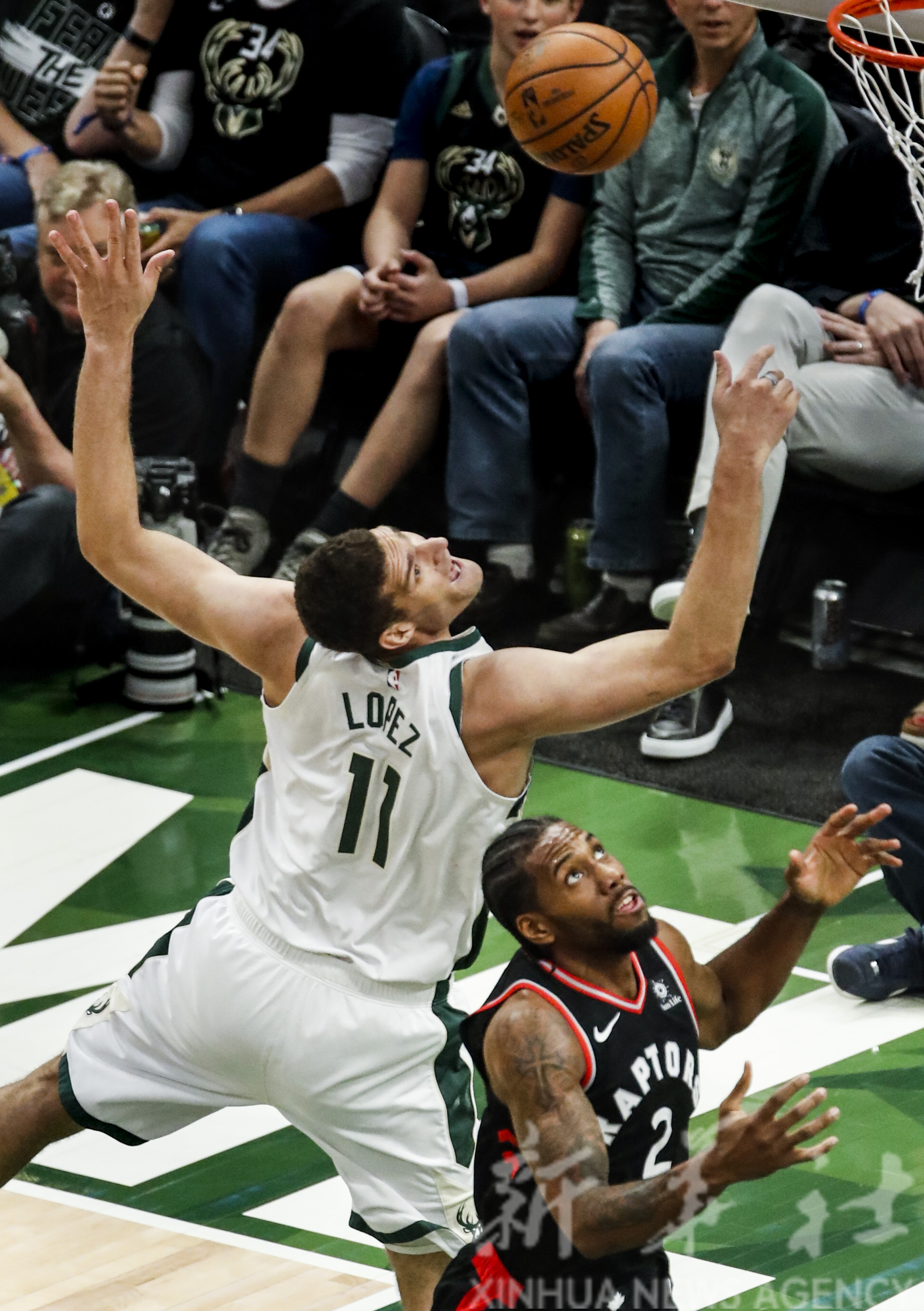 雄鹿主场告胜狼王,继续领先 雄鹿主场告胜狼王,继续领先