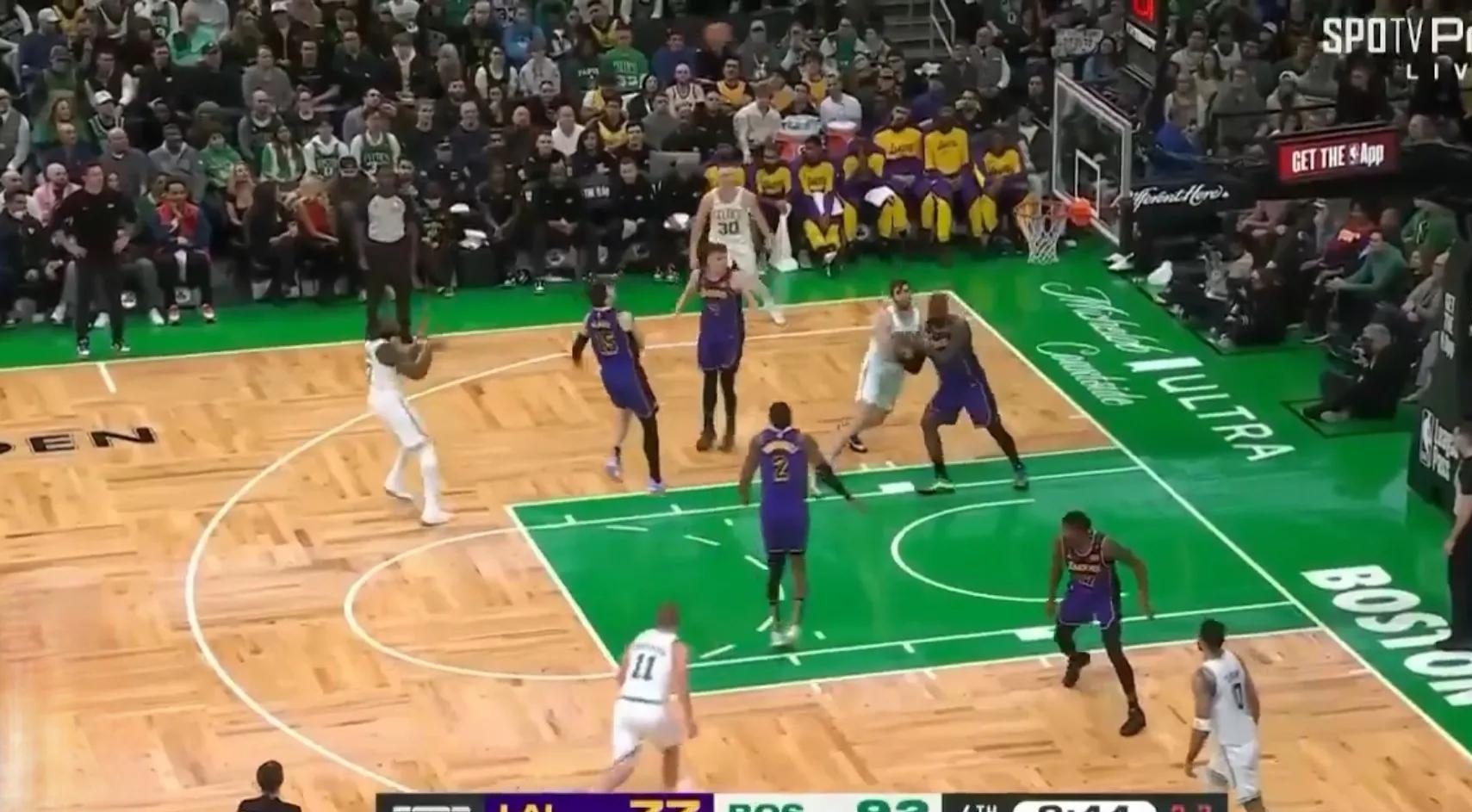 开云平台-凯尔特人惨败活塞，厄文低迷送出失误