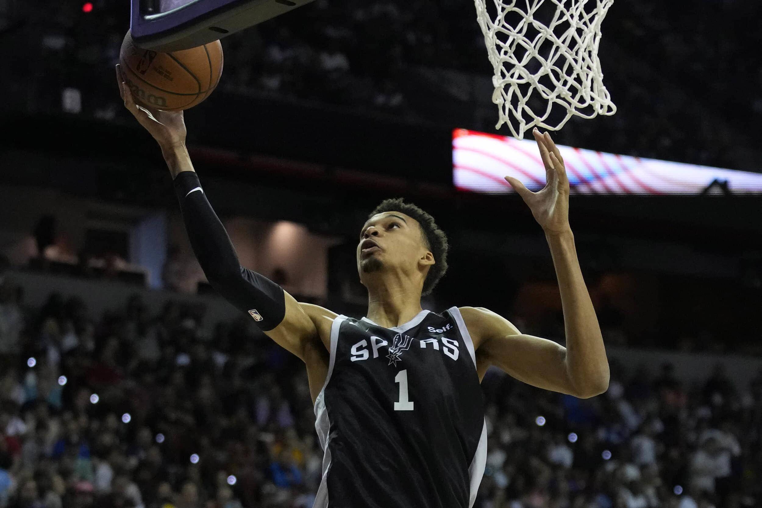 国王惊险胜马刺,晋级季后赛 国王惊险胜马刺,晋级季后赛