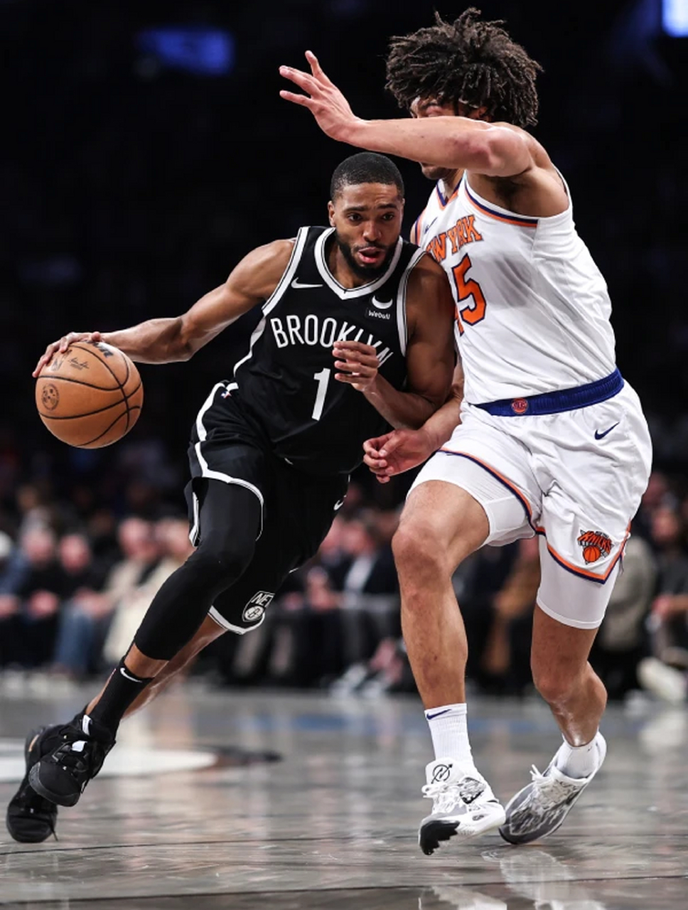 篮网主场大胜尼克斯,取得两连胜 篮网主场大胜尼克斯,取得两连胜