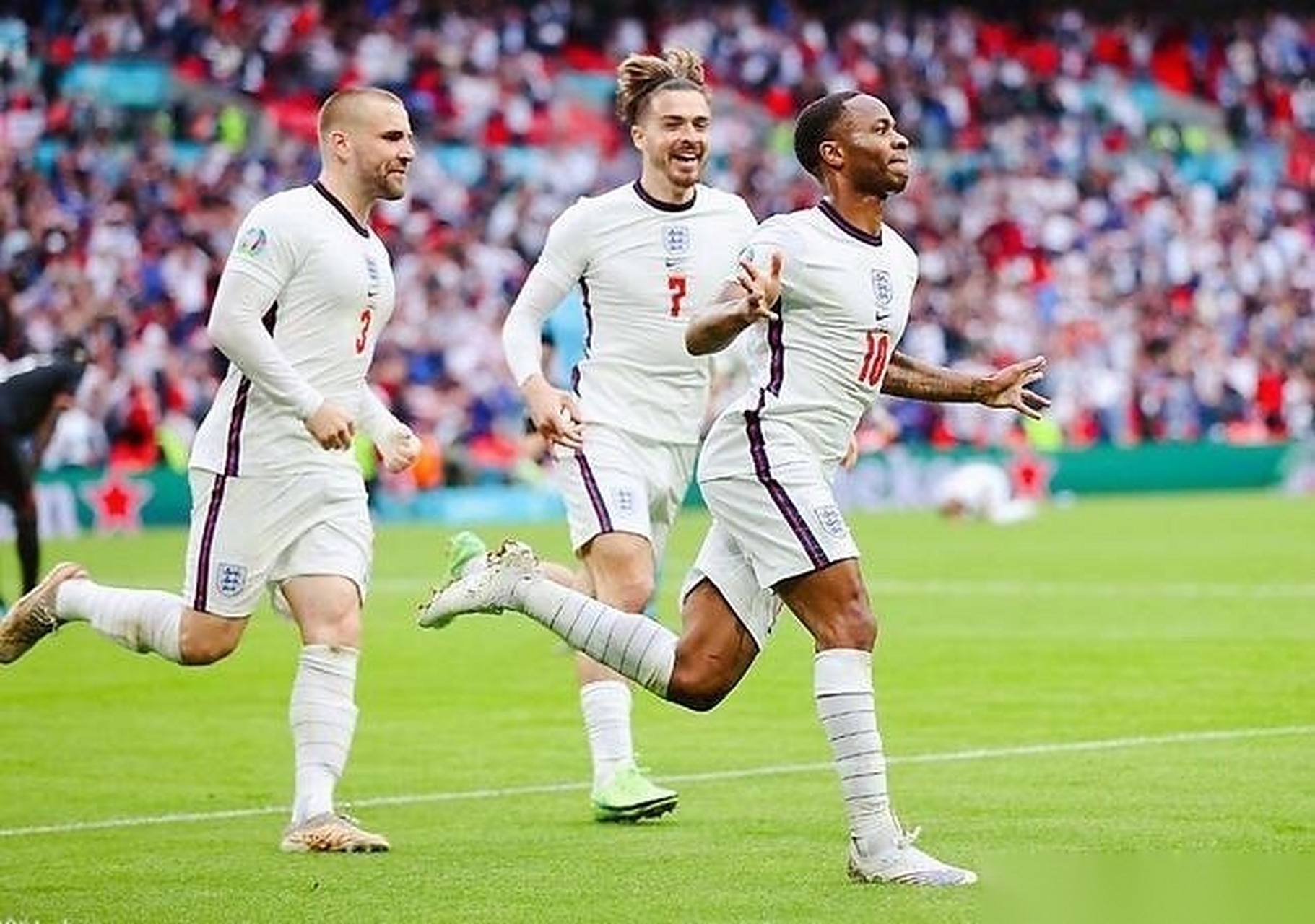 开云体育在线-英格兰惊艳表现，以4-0大胜乌克兰晋级欧洲杯四强