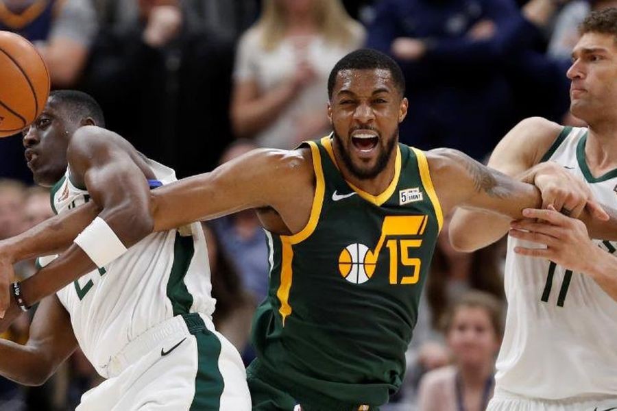 包含犹他爵士稳坐西部第四，击溃绿军重振士气的词条