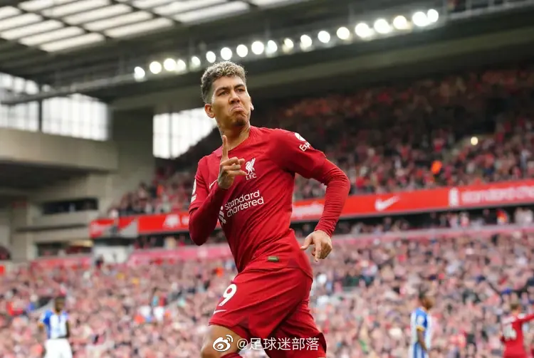 利物浦前锋菲尔米诺在比赛中奉献助攻